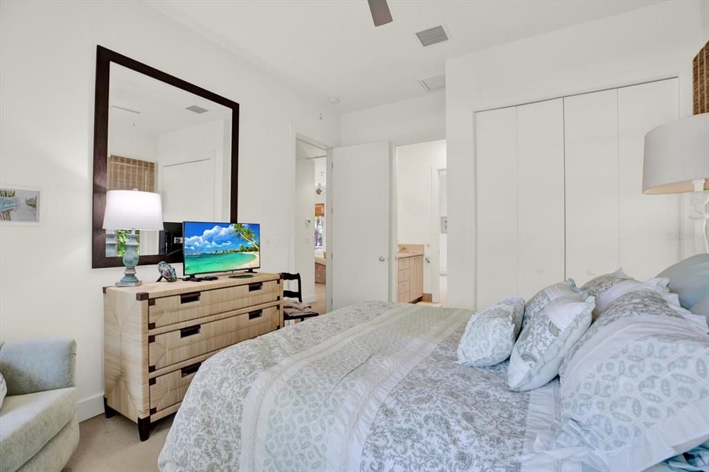 На продажу: $1,749,900 (5 спален, 4 ванн, 4510 Квадратных фут)