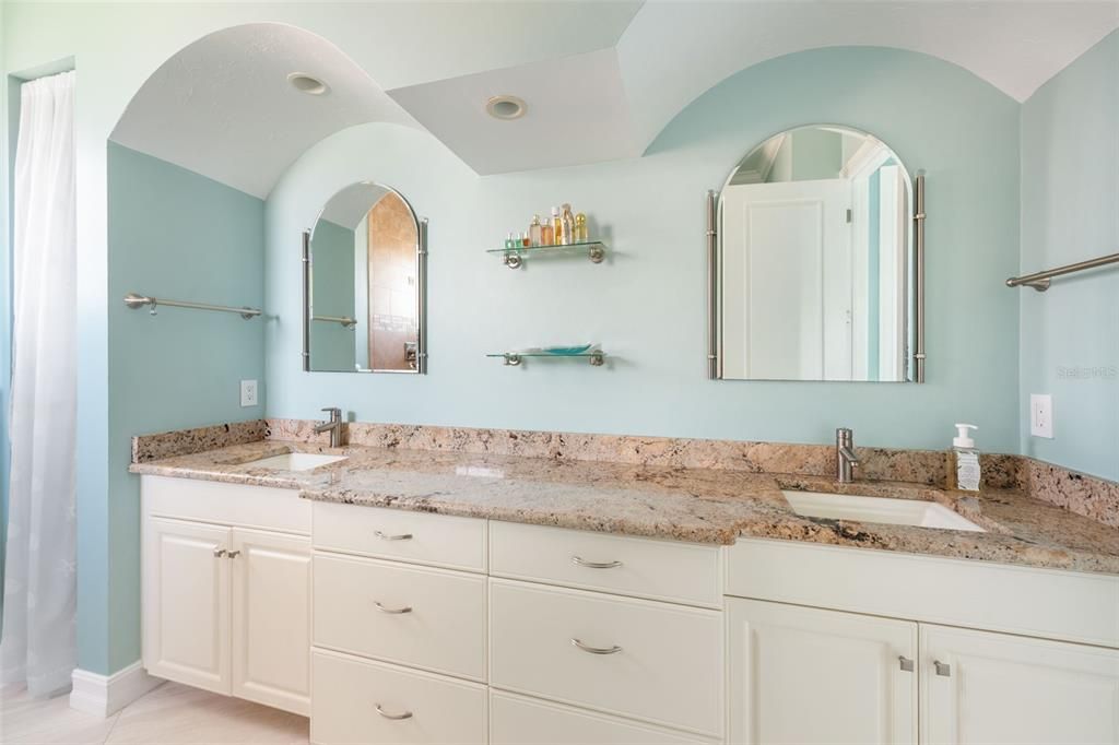 For Sale: $2,850,000 (4 beds, 3 baths, 2737 Square Feet)