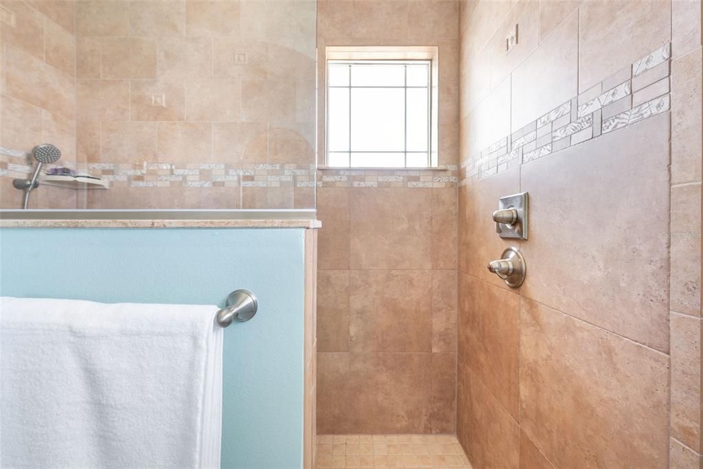 For Sale: $2,850,000 (4 beds, 3 baths, 2737 Square Feet)