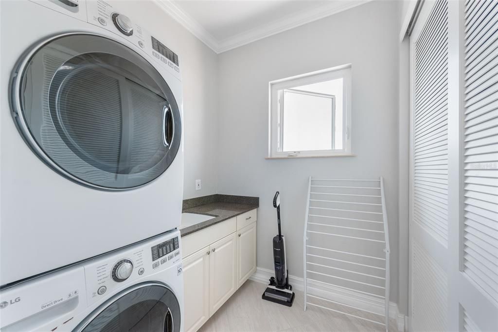 For Sale: $2,850,000 (4 beds, 3 baths, 2737 Square Feet)