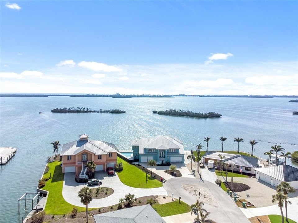 For Sale: $2,850,000 (4 beds, 3 baths, 2737 Square Feet)