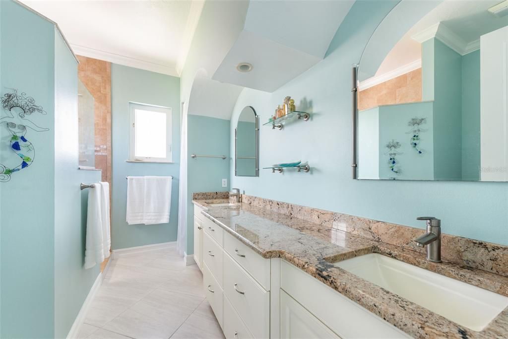 For Sale: $2,850,000 (4 beds, 3 baths, 2737 Square Feet)