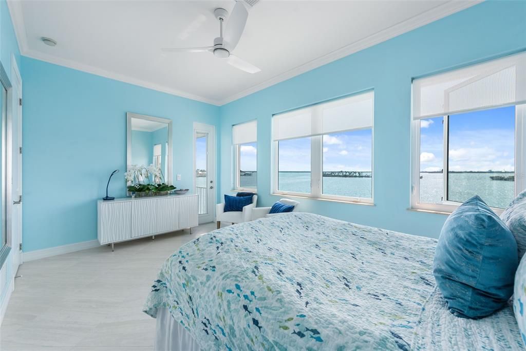 For Sale: $2,850,000 (4 beds, 3 baths, 2737 Square Feet)