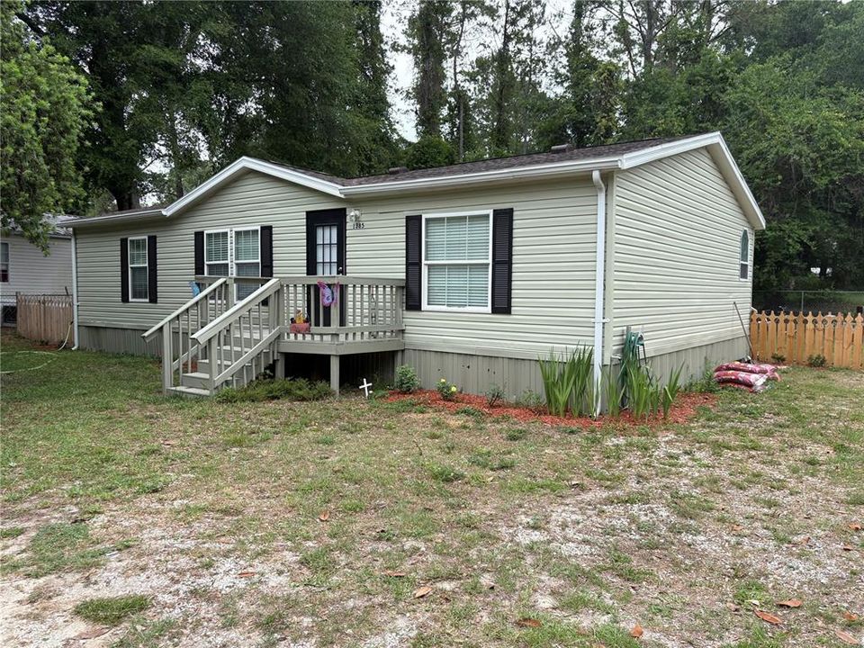 合同活跃: $162,737 (3 贝兹, 2 浴室, 1188 平方英尺)