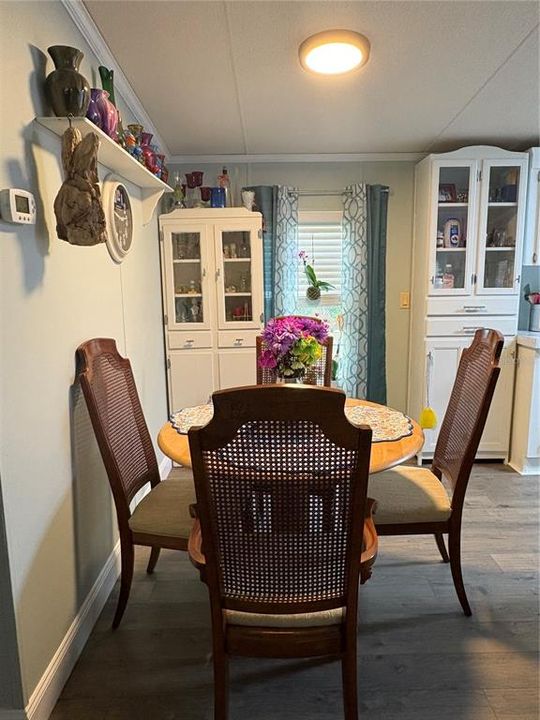 合同活跃: $162,737 (3 贝兹, 2 浴室, 1188 平方英尺)