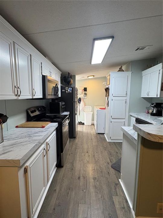 合同活跃: $162,737 (3 贝兹, 2 浴室, 1188 平方英尺)