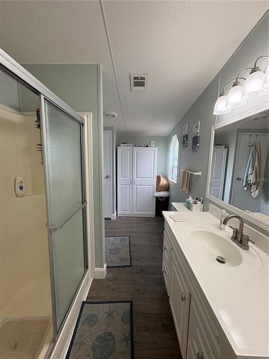 合同活跃: $162,737 (3 贝兹, 2 浴室, 1188 平方英尺)