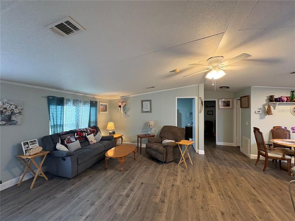 合同活跃: $162,737 (3 贝兹, 2 浴室, 1188 平方英尺)