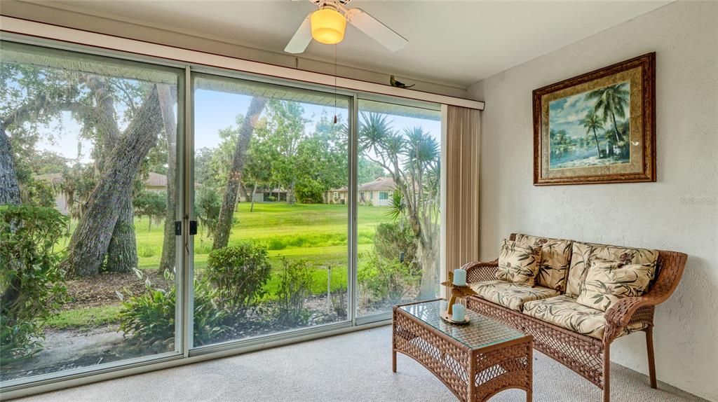 合同活跃: $285,000 (2 贝兹, 2 浴室, 1282 平方英尺)