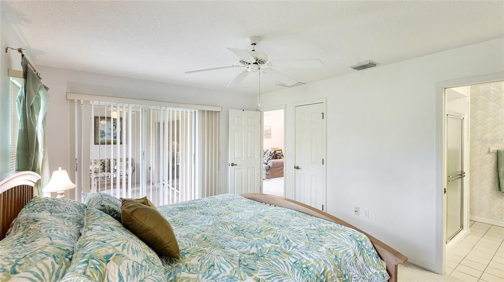 合同活跃: $285,000 (2 贝兹, 2 浴室, 1282 平方英尺)