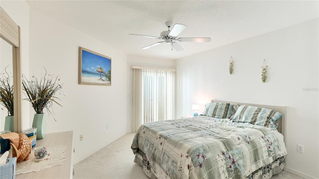 合同活跃: $285,000 (2 贝兹, 2 浴室, 1282 平方英尺)