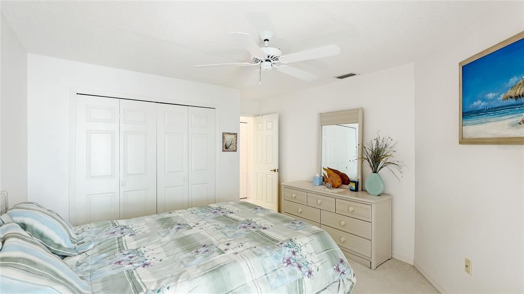 合同活跃: $285,000 (2 贝兹, 2 浴室, 1282 平方英尺)