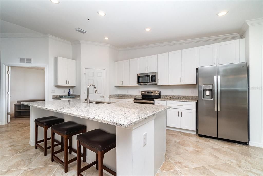 Activo con contrato: $300,000 (2 camas, 2 baños, 1366 Pies cuadrados)