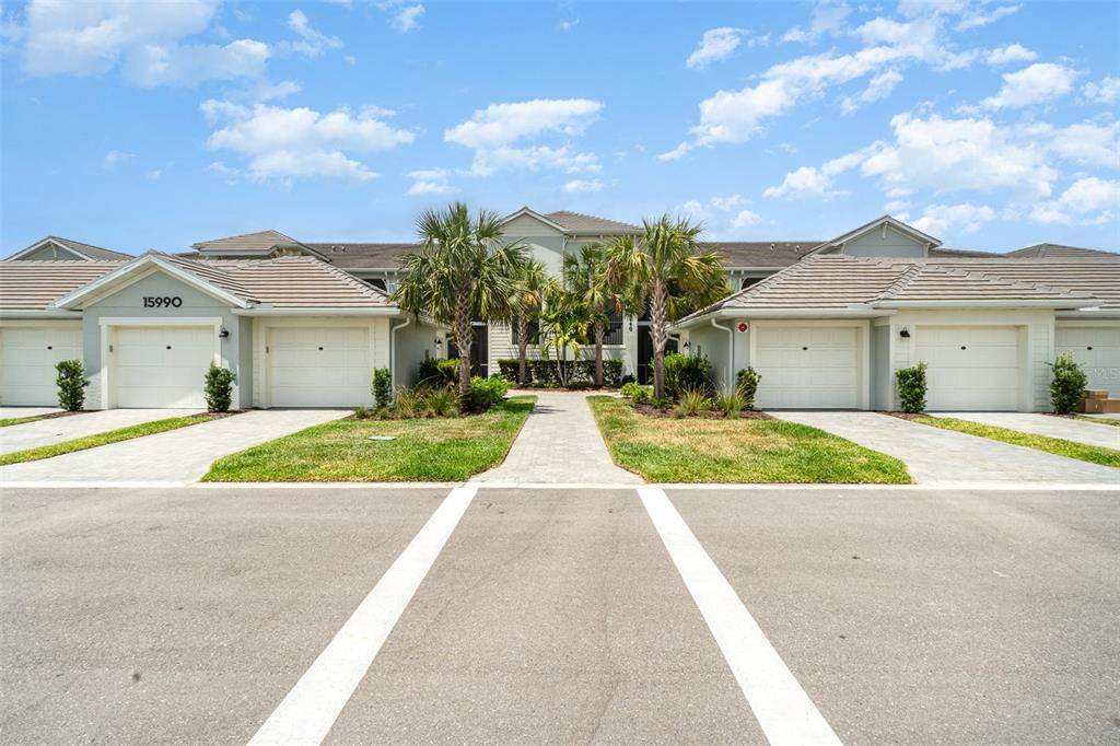 Activo con contrato: $300,000 (2 camas, 2 baños, 1366 Pies cuadrados)