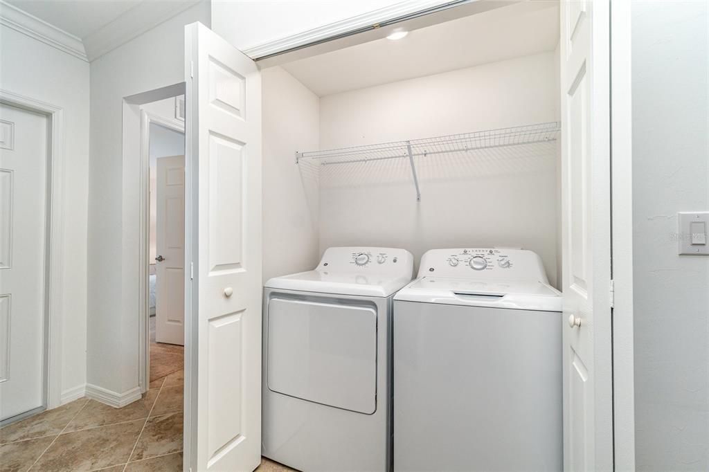 Activo con contrato: $300,000 (2 camas, 2 baños, 1366 Pies cuadrados)