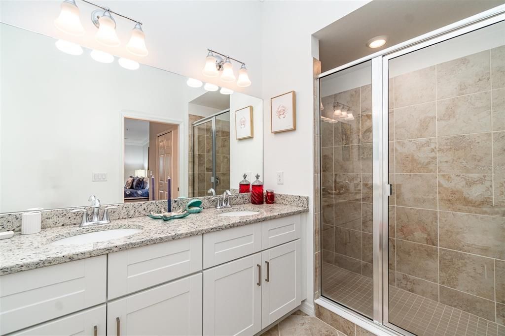 Activo con contrato: $300,000 (2 camas, 2 baños, 1366 Pies cuadrados)