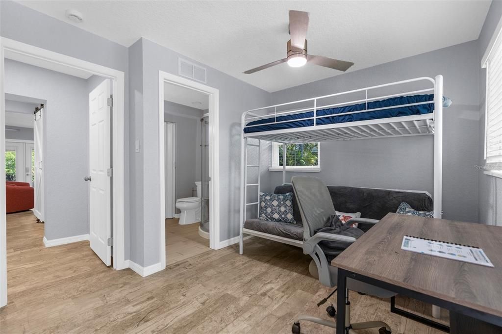 En Venta: $569,000 (2 camas, 2 baños, 912 Pies cuadrados)