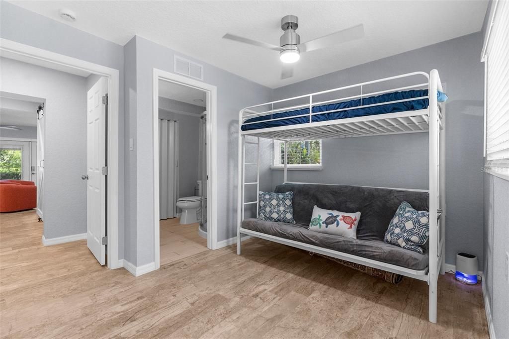 En Venta: $569,000 (2 camas, 2 baños, 912 Pies cuadrados)