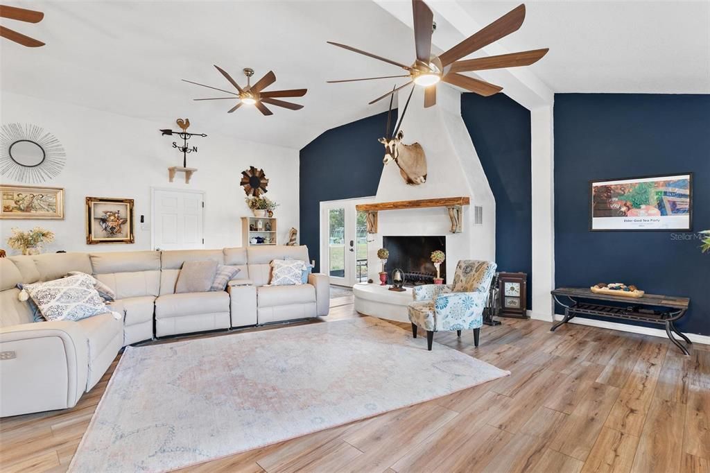 For Sale: $635,000 (3 beds, 2 baths, 2204 Square Feet)