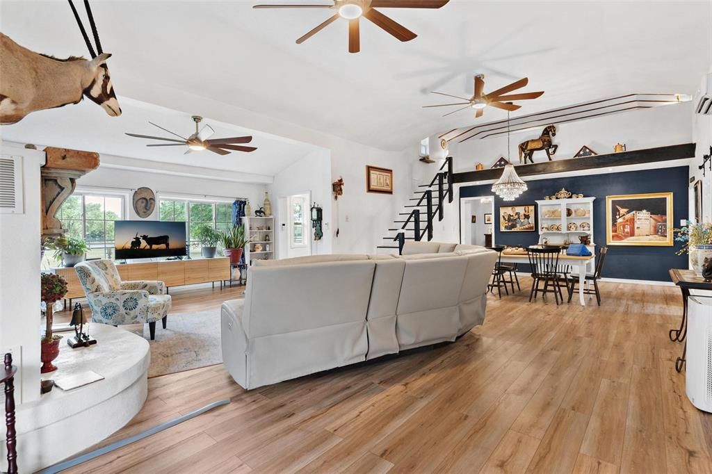 For Sale: $635,000 (3 beds, 2 baths, 2204 Square Feet)