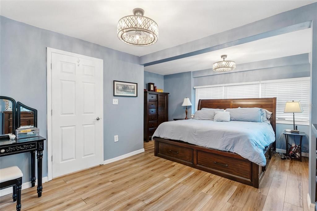 For Sale: $635,000 (3 beds, 2 baths, 2204 Square Feet)