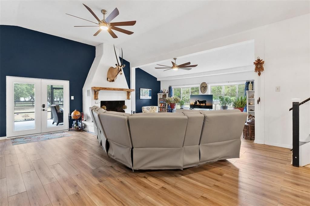 For Sale: $635,000 (3 beds, 2 baths, 2204 Square Feet)