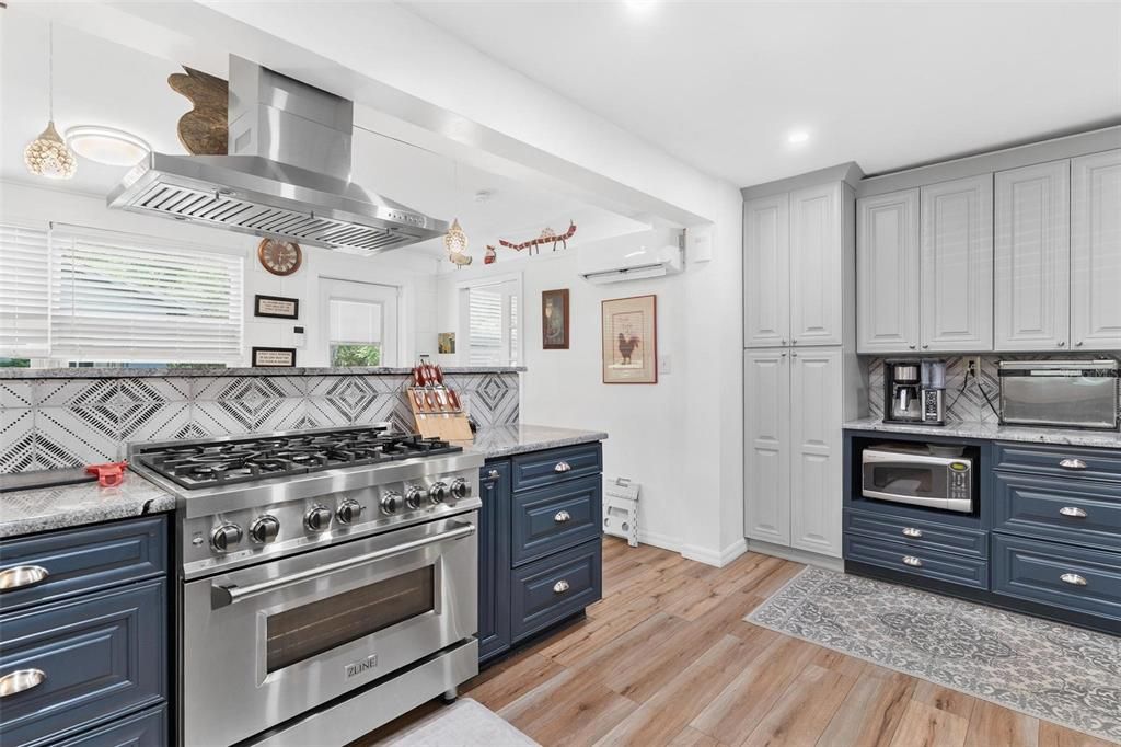 For Sale: $635,000 (3 beds, 2 baths, 2204 Square Feet)