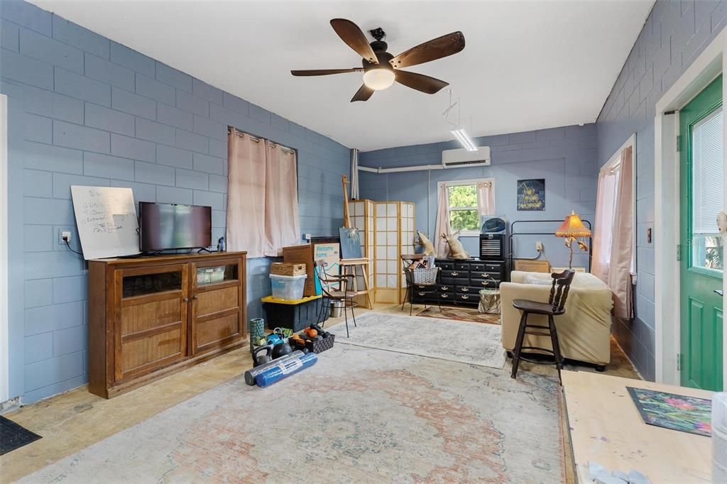 For Sale: $635,000 (3 beds, 2 baths, 2204 Square Feet)