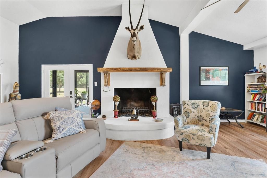 For Sale: $635,000 (3 beds, 2 baths, 2204 Square Feet)