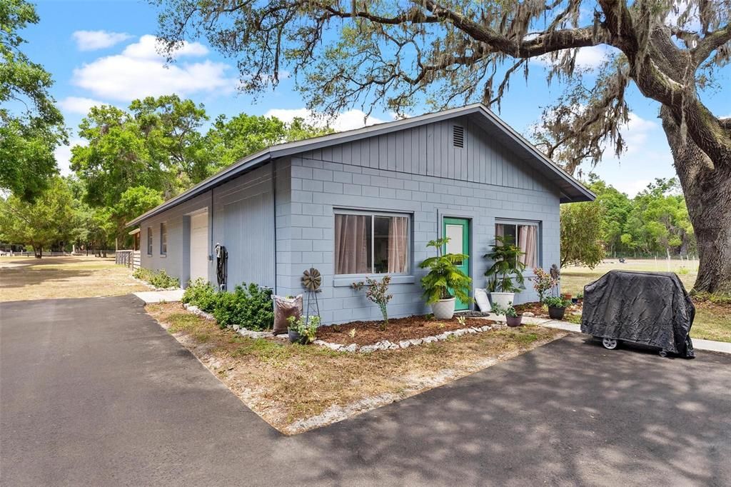 For Sale: $635,000 (3 beds, 2 baths, 2204 Square Feet)