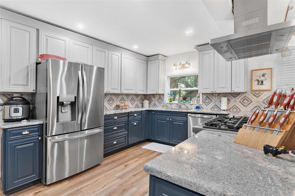 For Sale: $635,000 (3 beds, 2 baths, 2204 Square Feet)