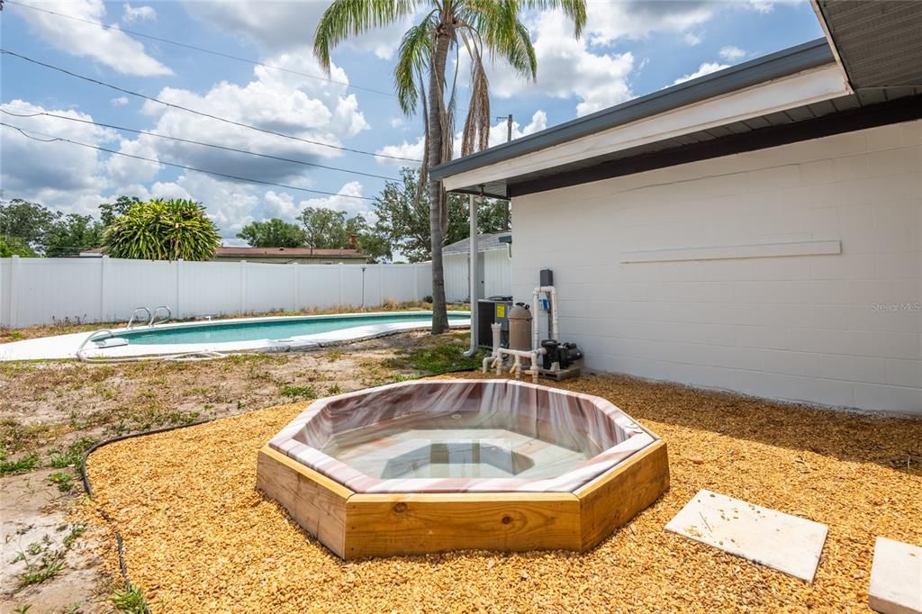 Active With Contract: $419,000 (4 beds, 2 baths, 2037 Square Feet)