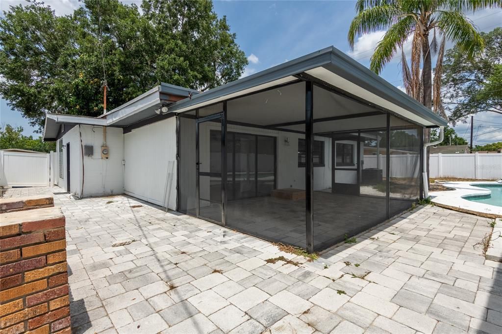 Active With Contract: $419,000 (4 beds, 2 baths, 2037 Square Feet)