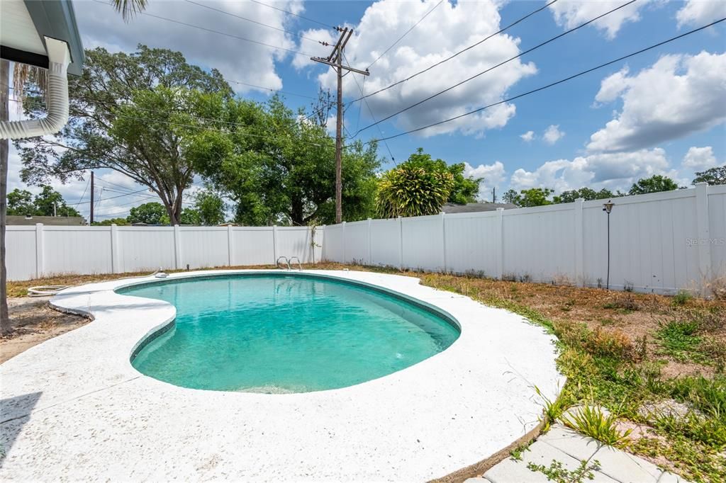 Active With Contract: $419,000 (4 beds, 2 baths, 2037 Square Feet)