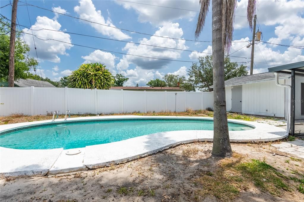 Active With Contract: $419,000 (4 beds, 2 baths, 2037 Square Feet)