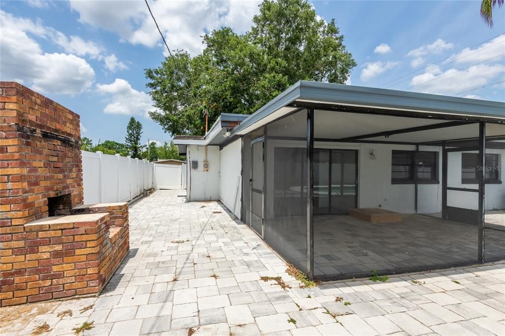 Active With Contract: $419,000 (4 beds, 2 baths, 2037 Square Feet)