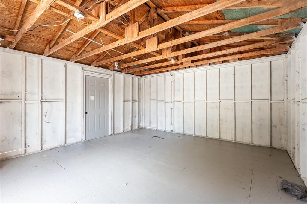 Active With Contract: $419,000 (4 beds, 2 baths, 2037 Square Feet)