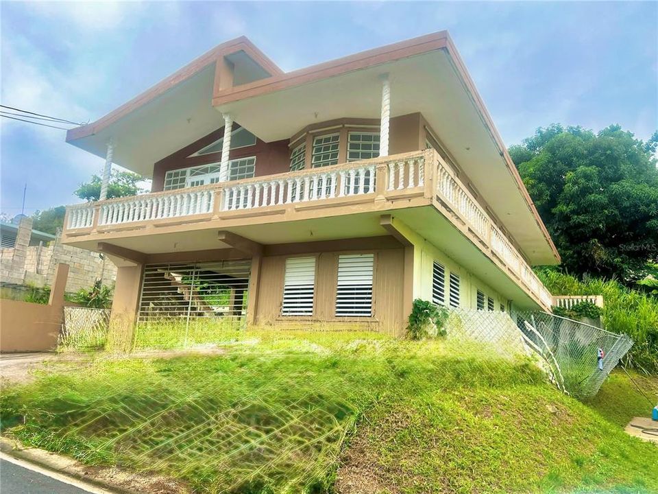 Vendido Recientemente: $150,000 (3 camas, 2 baños, 2500 Pies cuadrados)