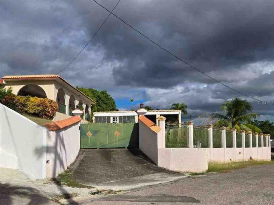 Recently Sold: $460,000 (4 beds, 4 baths, 3036.25 Square Feet)