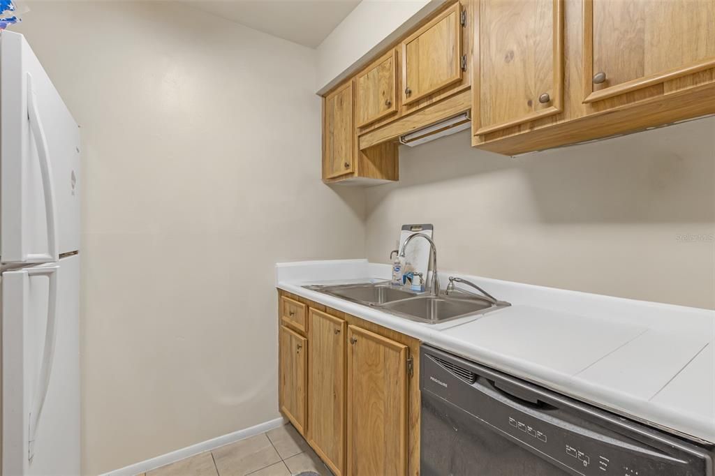 Под контрактом: $144,997 (2 спален, 2 ванн, 912 Квадратных фут)