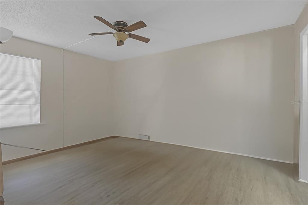 Под контрактом: $144,997 (2 спален, 2 ванн, 912 Квадратных фут)