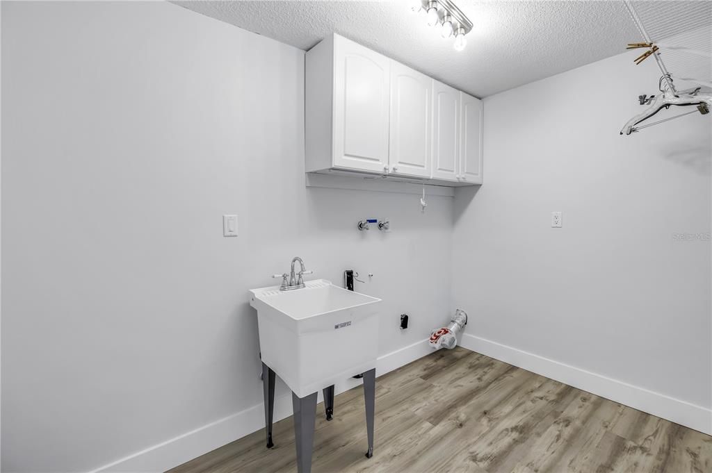 Active With Contract: $715,000 (4 beds, 2 baths, 2344 Square Feet)