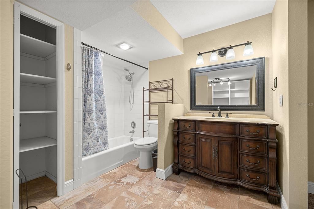 Active With Contract: $139,900 (2 beds, 2 baths, 1341 Square Feet)