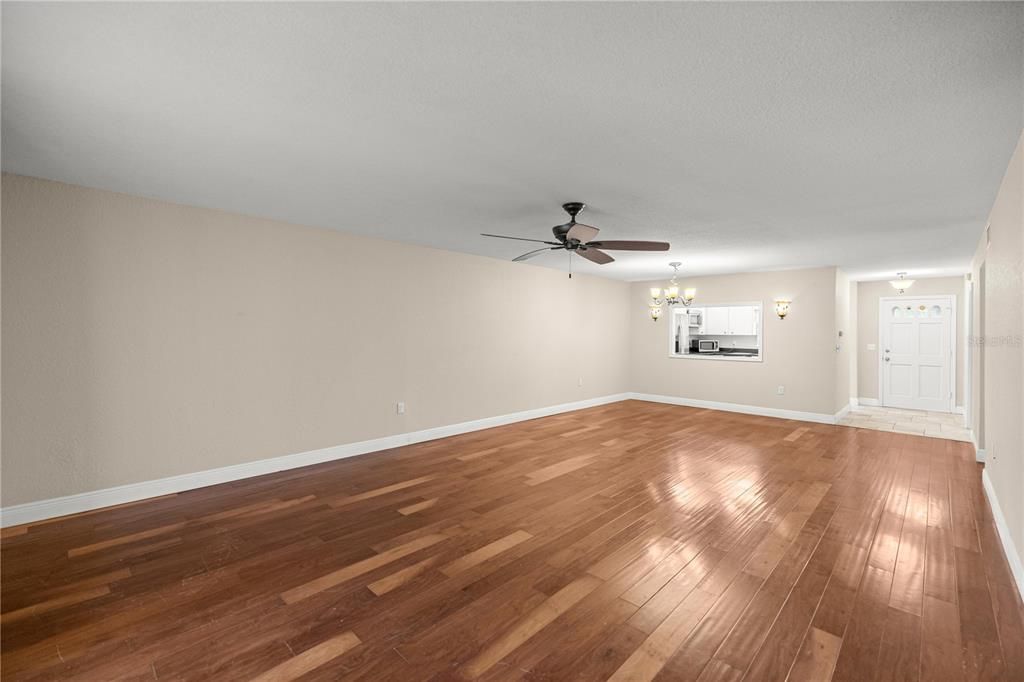 Active With Contract: $139,900 (2 beds, 2 baths, 1341 Square Feet)