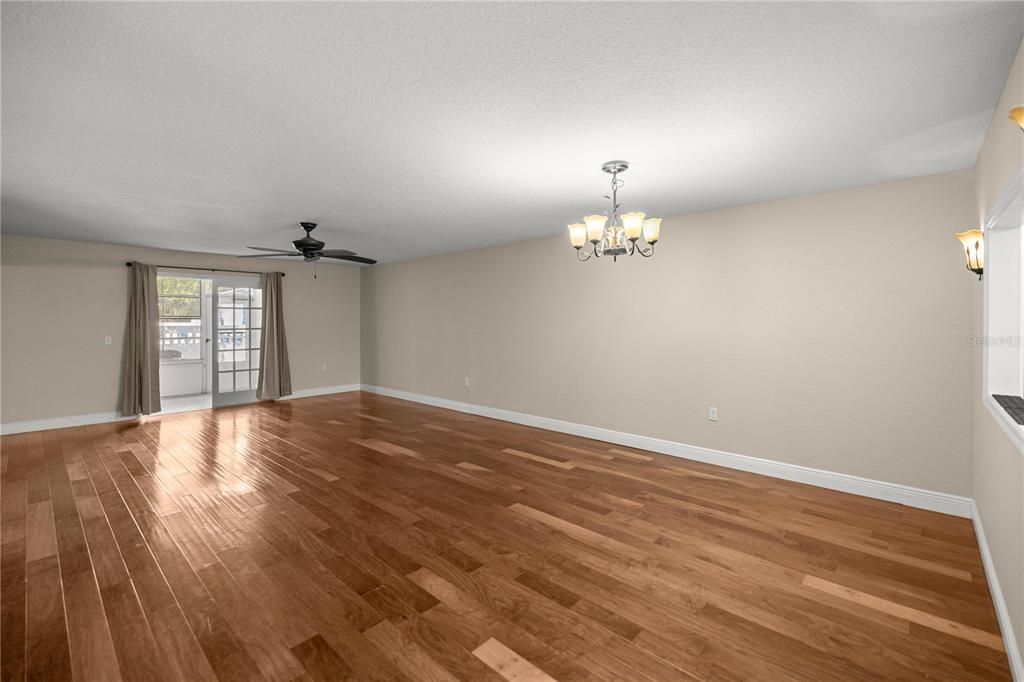 Active With Contract: $139,900 (2 beds, 2 baths, 1341 Square Feet)