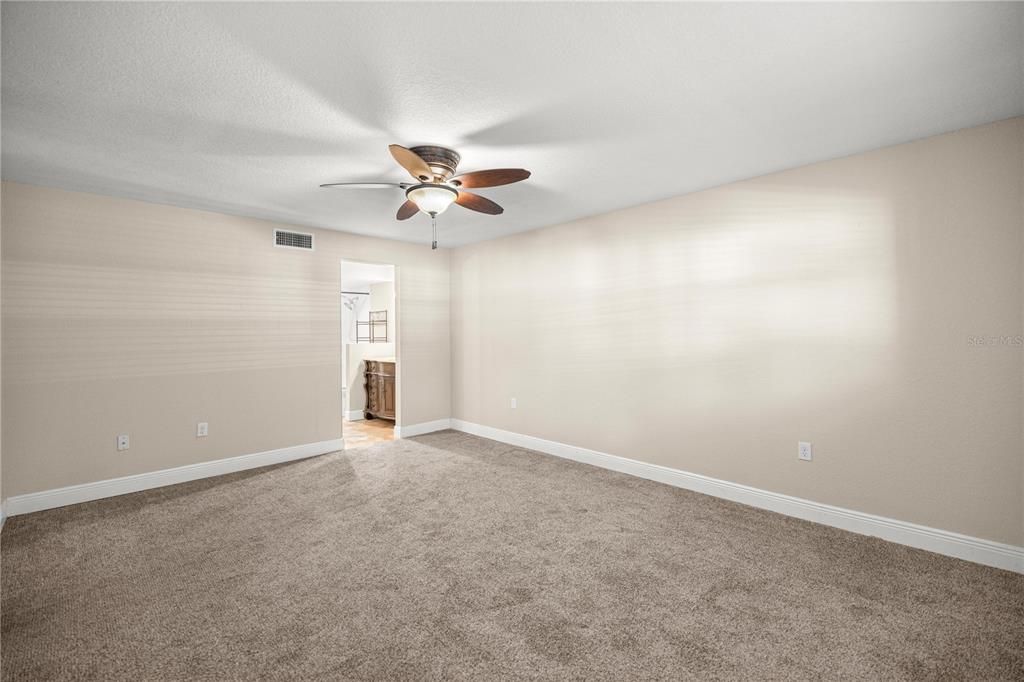 Active With Contract: $139,900 (2 beds, 2 baths, 1341 Square Feet)