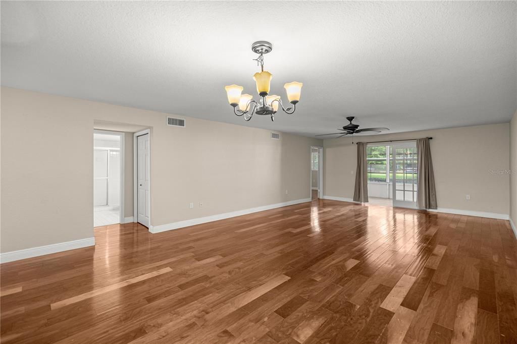 Active With Contract: $139,900 (2 beds, 2 baths, 1341 Square Feet)