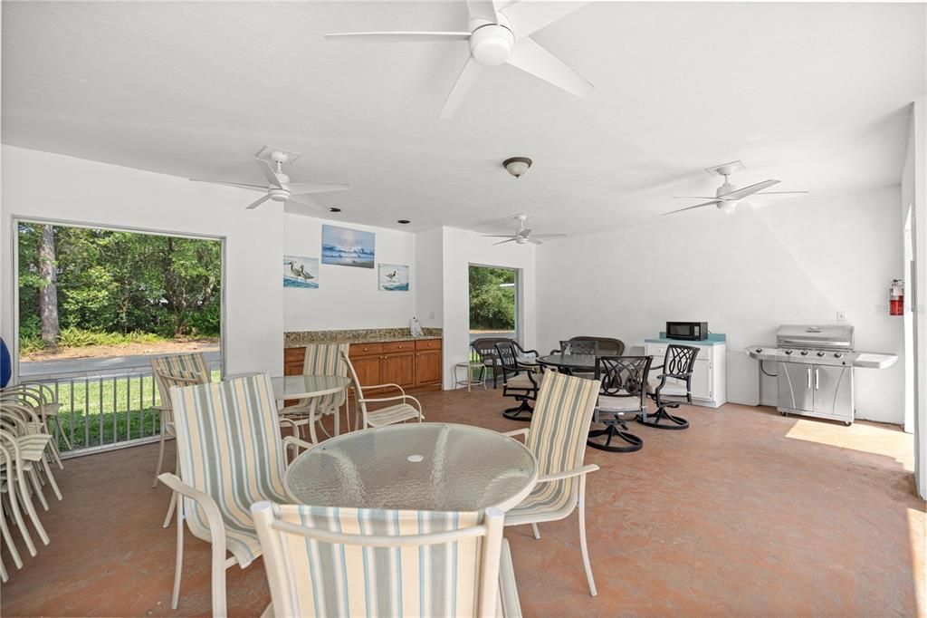 Active With Contract: $139,900 (2 beds, 2 baths, 1341 Square Feet)