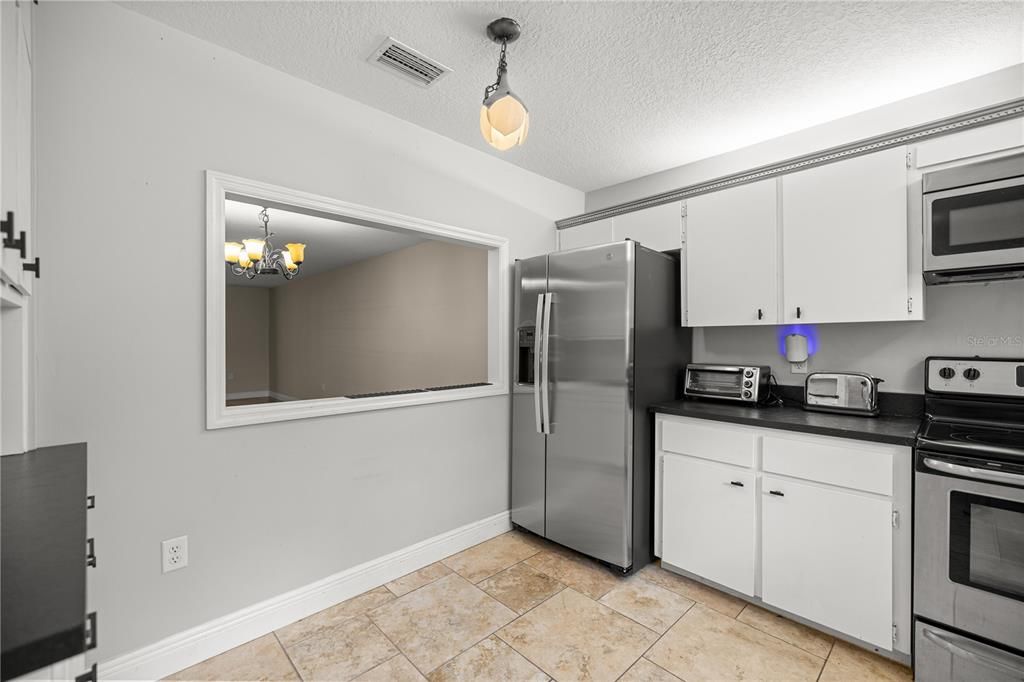 Active With Contract: $139,900 (2 beds, 2 baths, 1341 Square Feet)