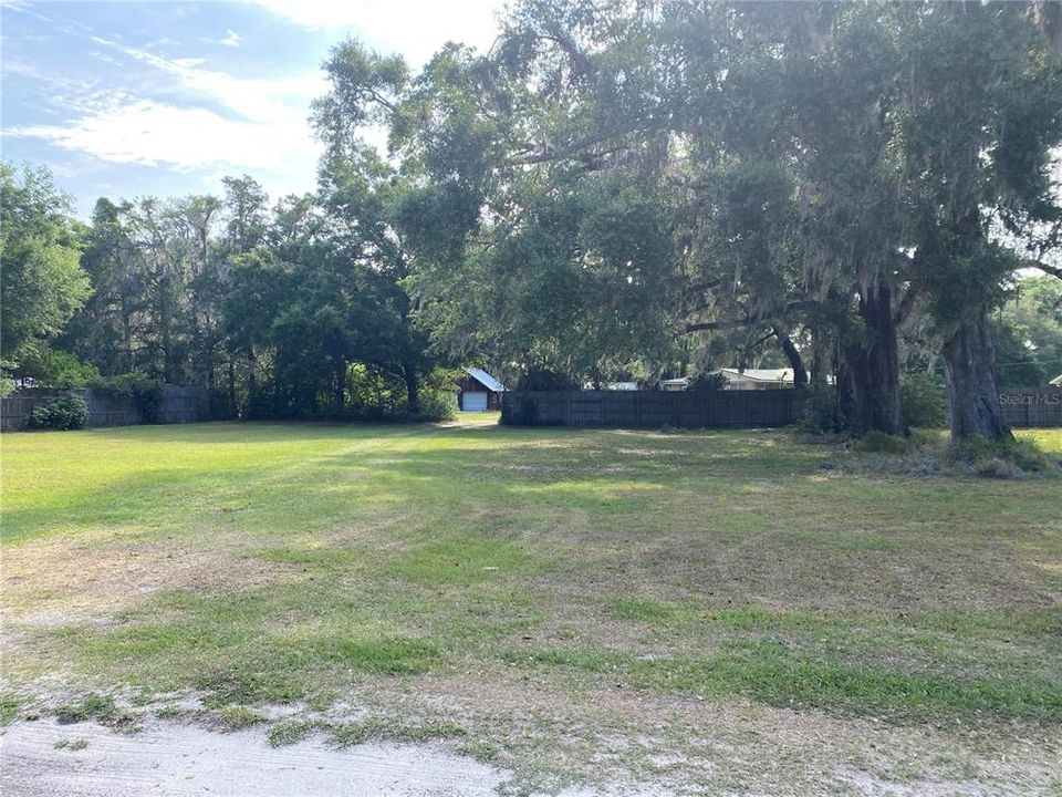 На продажу: $195,000 (0.37 acres)